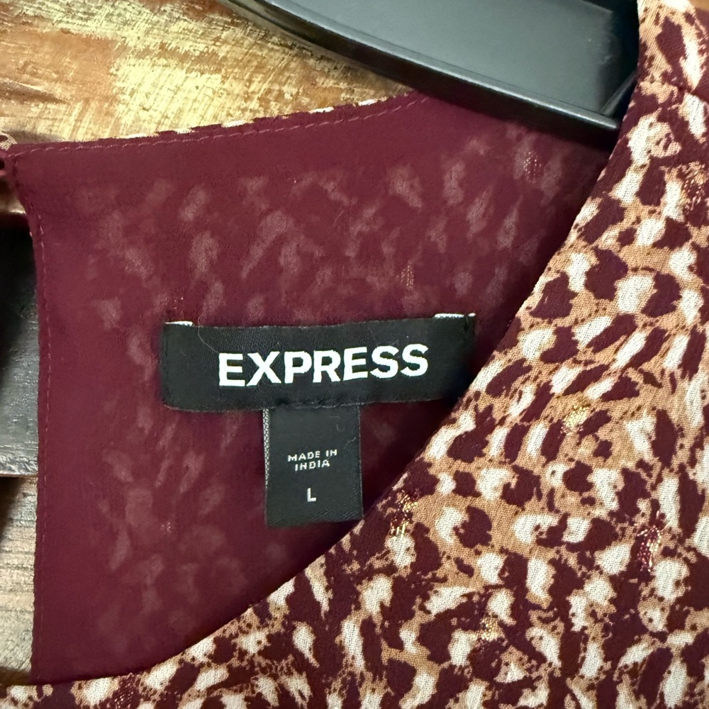 Express Maroon And Beige Patterned Blouse With Sh… - image 3